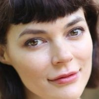 Liz Clare Naken