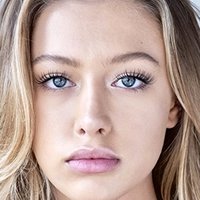 Logan Riley Hassel Naken