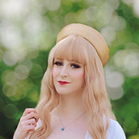 lorenia Naken