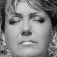 Lovely Lenore Naken