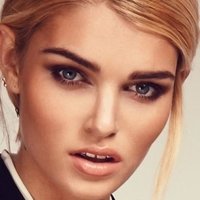 Luisa Hartema Naken