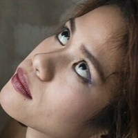 Lyn Decano Naken