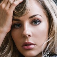 MacKenzie Porter Naken