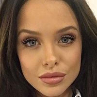 Mara Teigen Naken