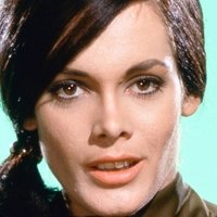 Martine Beswick Naken