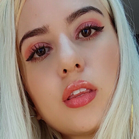 Mia Violet Naken