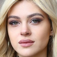 Nicola Peltz Naken