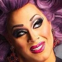 Nina West Naken