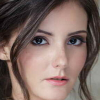 noemi Naken