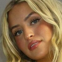 Olivia Chatfield Naken
