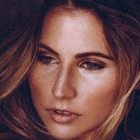 Olivia Pougnet Naken
