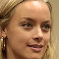 Rachel Skarsten Naken