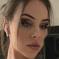 reyeslie Naken