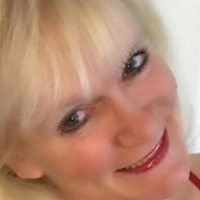 Sandie Lee Naken