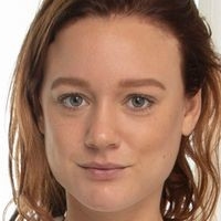 Sara Barnard Naken
