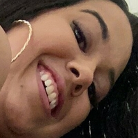 Selena Ryan Naken