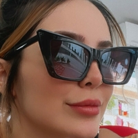 Showliana Naken