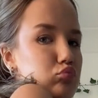 sjsjeuejdb Naken