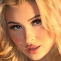 Sophie Shay Naken