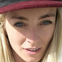 Stefani Nurding Naken