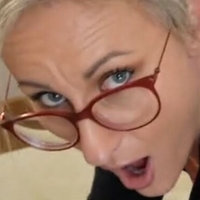 Studentin-Aneta Naken