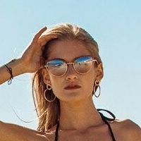 Sunny Emily Naken