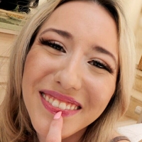 Sweet Sophia Naken