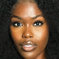 Tanerelle Naken