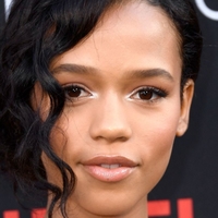Taylor Russell Naken