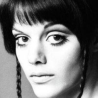 Tina Aumont Naken