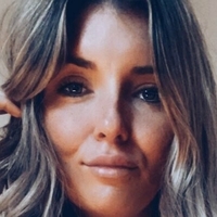 Valerie Nicole Naken