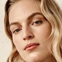 Vanessa Axente Naken