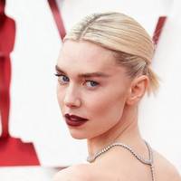 Vanessa Kirby Naken