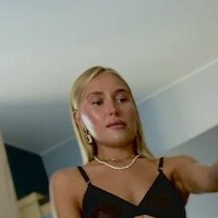 Winona Riley Naken
