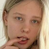 xxx-bella Naken