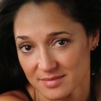 Yvonne Racz Naken